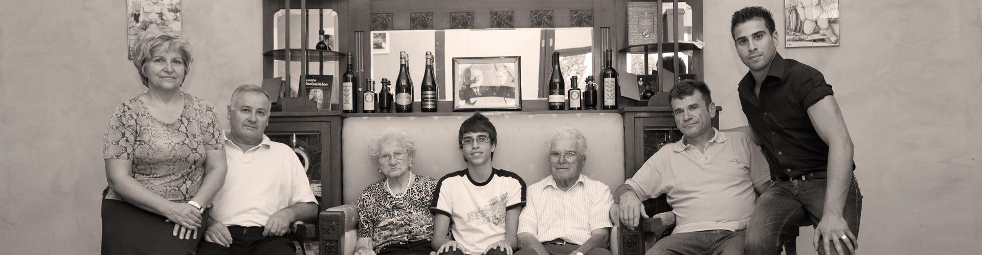Chi siamo - quattro generazioni della famiglia Zanasi Chi siamo - quattro generazioni della famiglia Zanasi